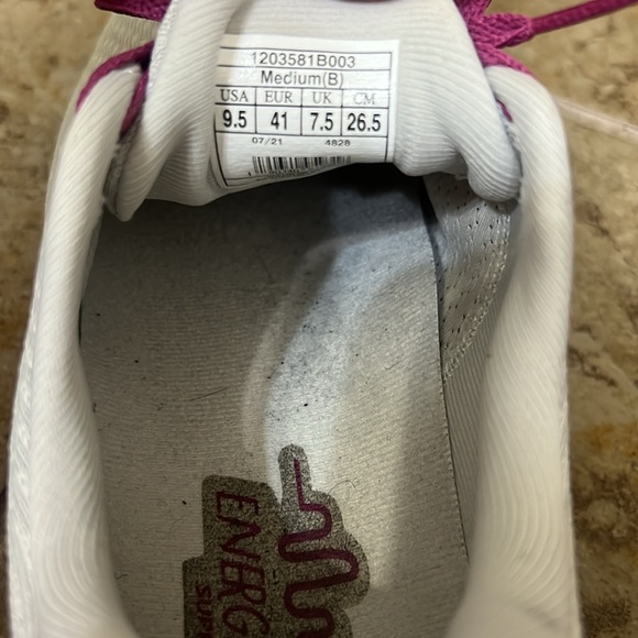 Brooks women’s running shoes - Picture 7 of 8